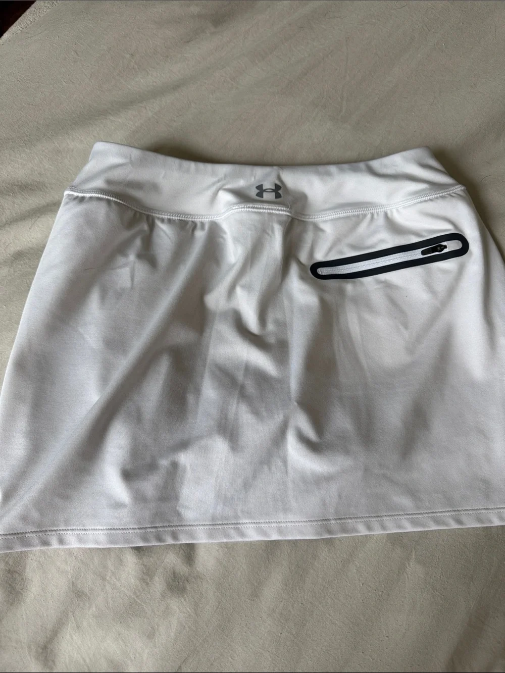 Under Armour White Athletic Skort with Textured Side Panel